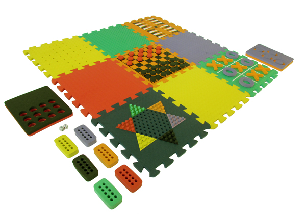 garden games,EVA five games in one set, EVA Noughts & Crosses,EVA chess checker